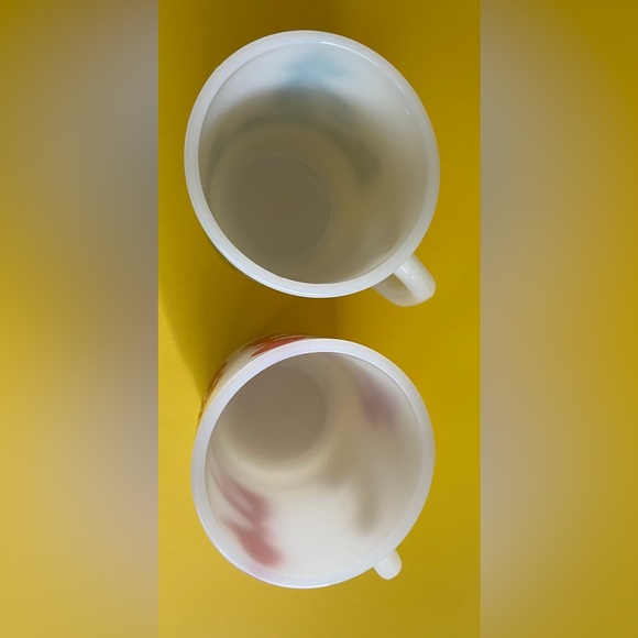 Set of 2 Vintage Termocrisa milk glass mugs with Holly Hobby design - Picture 2 of 6